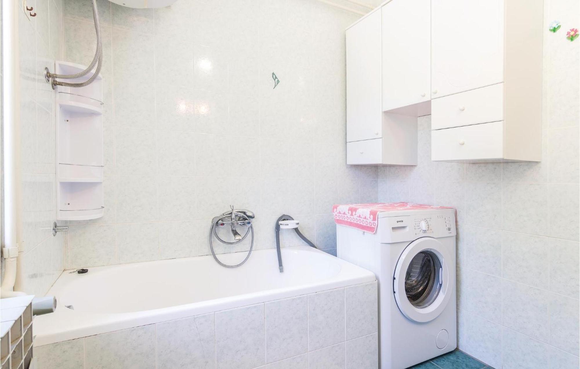 Cozy Apartment In Pican With Kitchen Ngoại thất bức ảnh