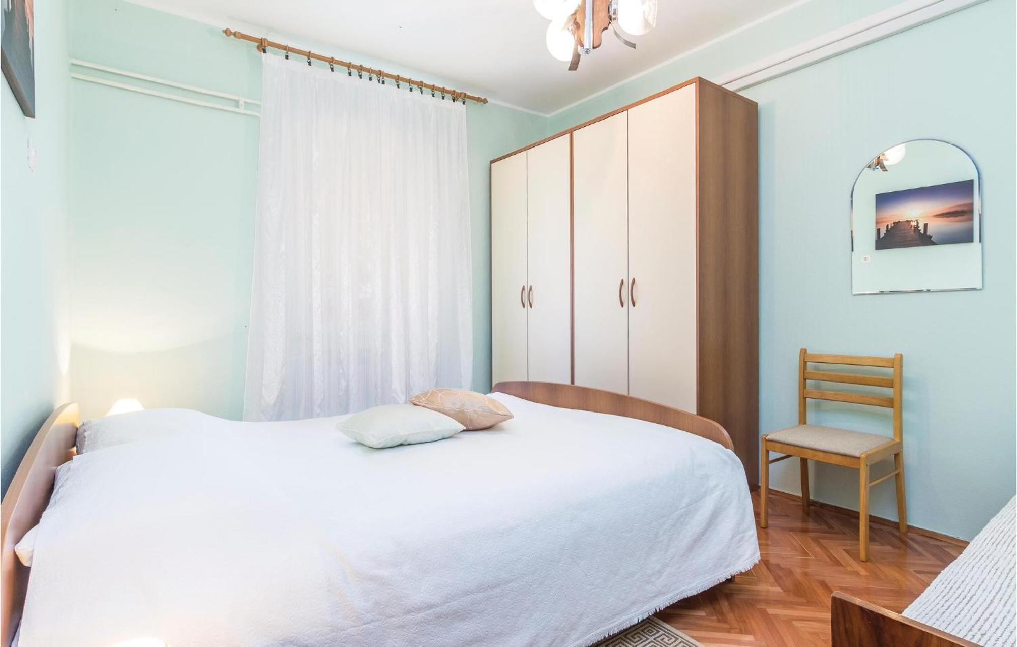 Cozy Apartment In Pican With Kitchen Ngoại thất bức ảnh