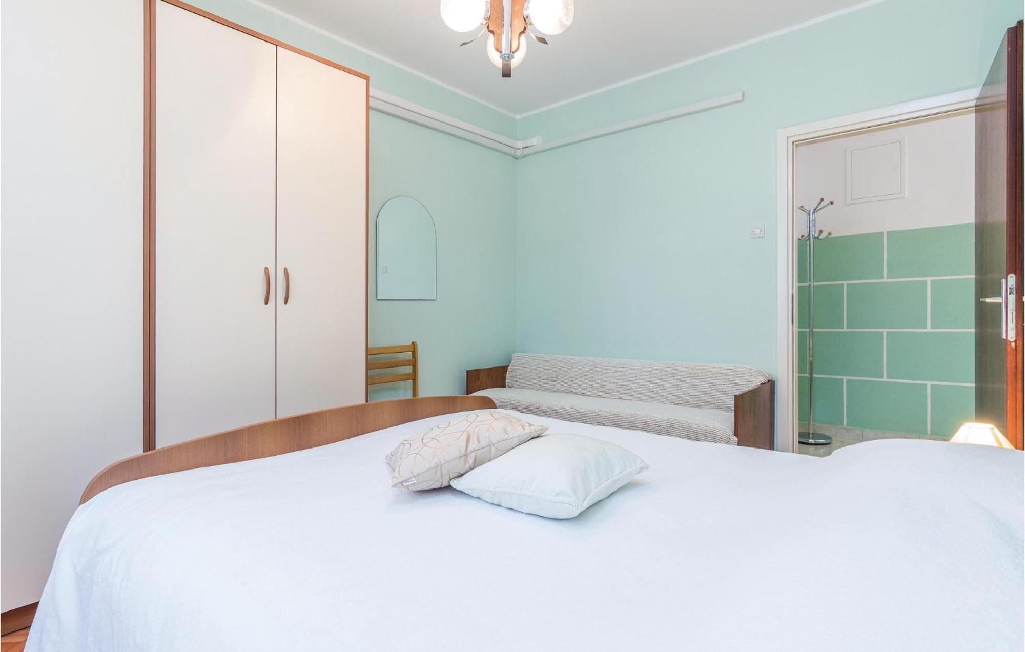 Cozy Apartment In Pican With Kitchen Ngoại thất bức ảnh