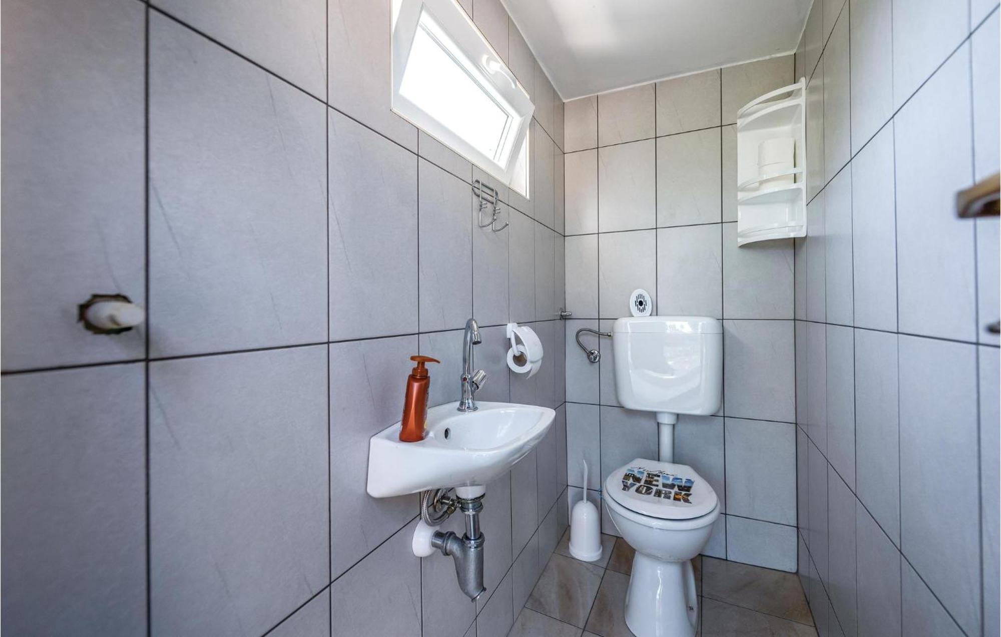 Cozy Apartment In Pican With Kitchen Ngoại thất bức ảnh