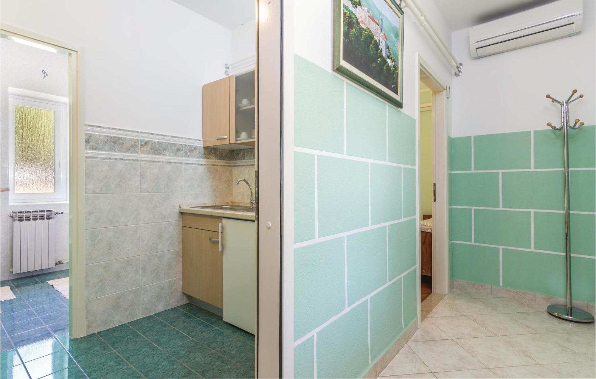Cozy Apartment In Pican With Kitchen Ngoại thất bức ảnh